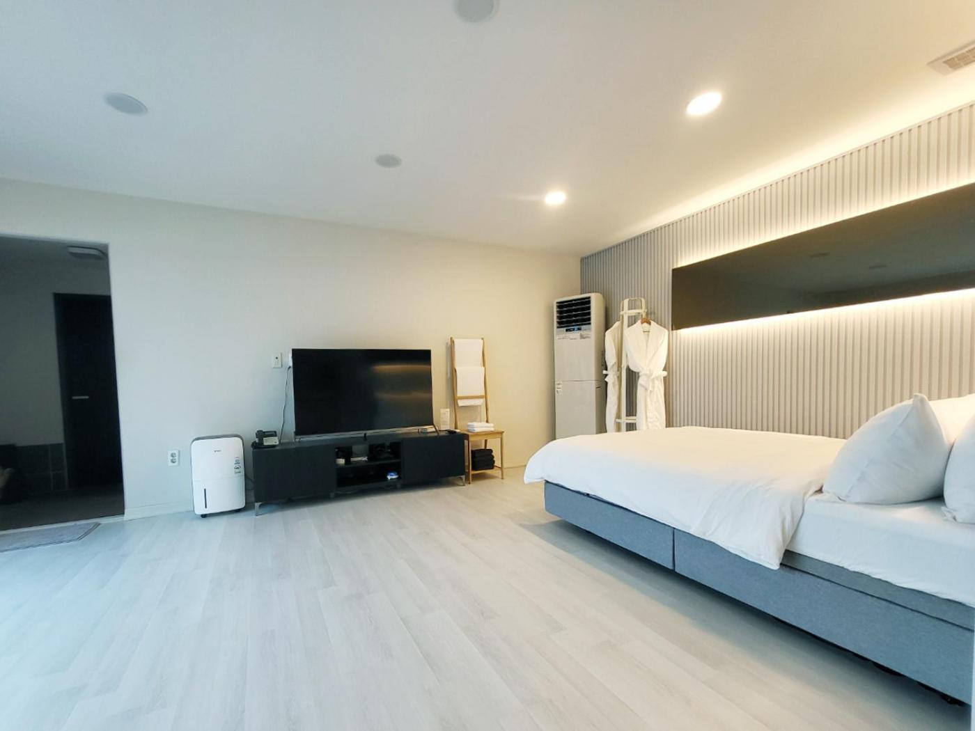 Penatess Pool Villa Chungju Extérieur photo